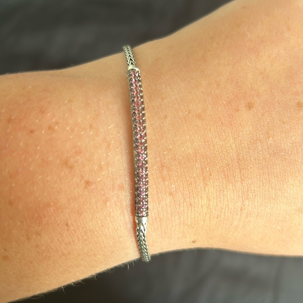 John Hardy Bracelet. One size. Pink stones.